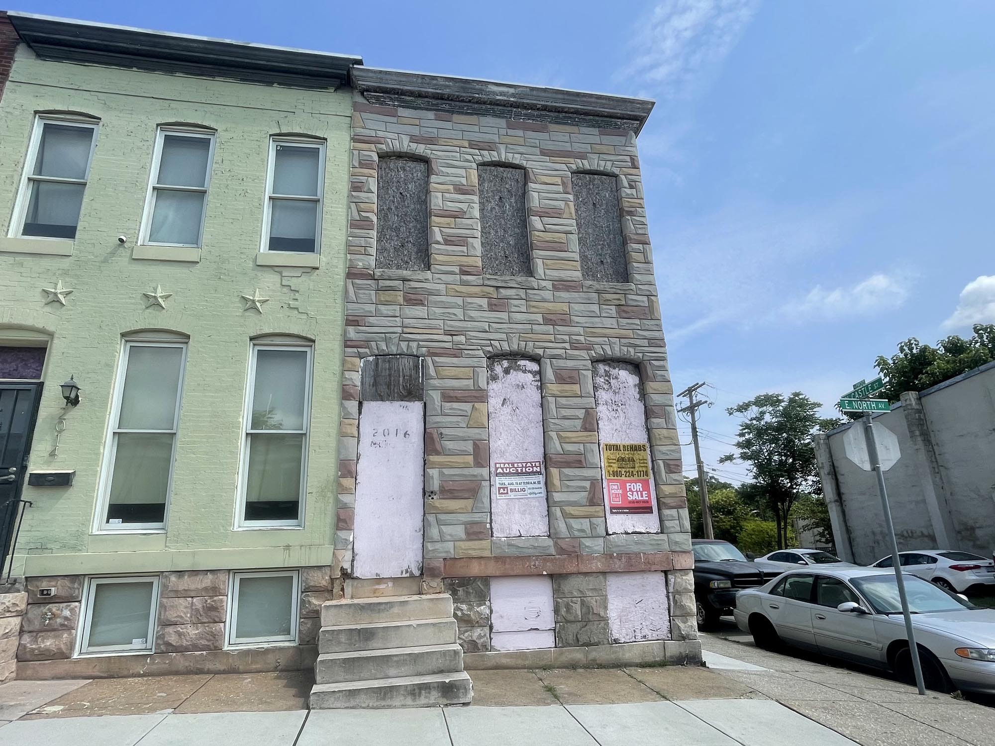 2016 E. North Avenue