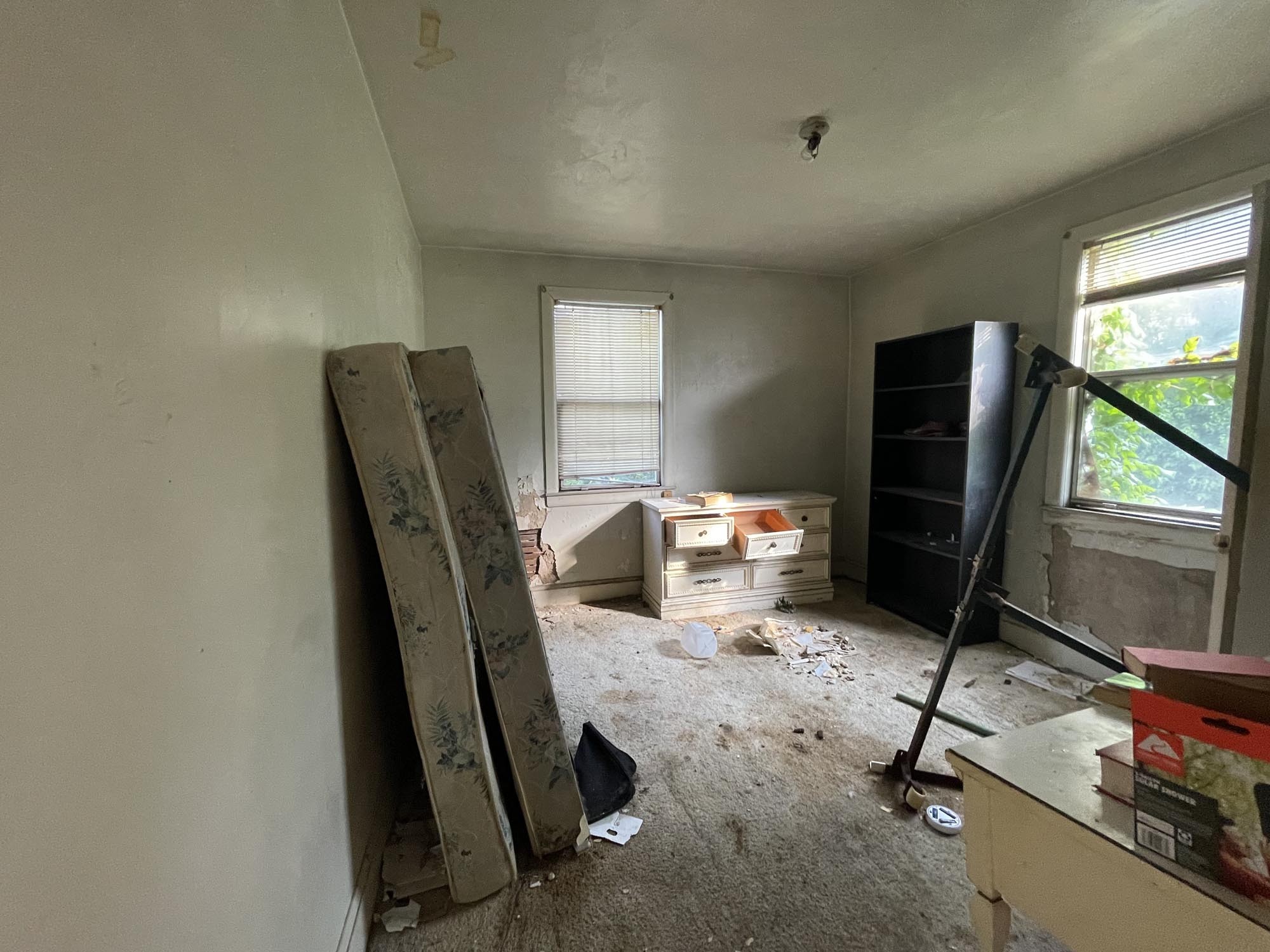 4042 Cedardale Road