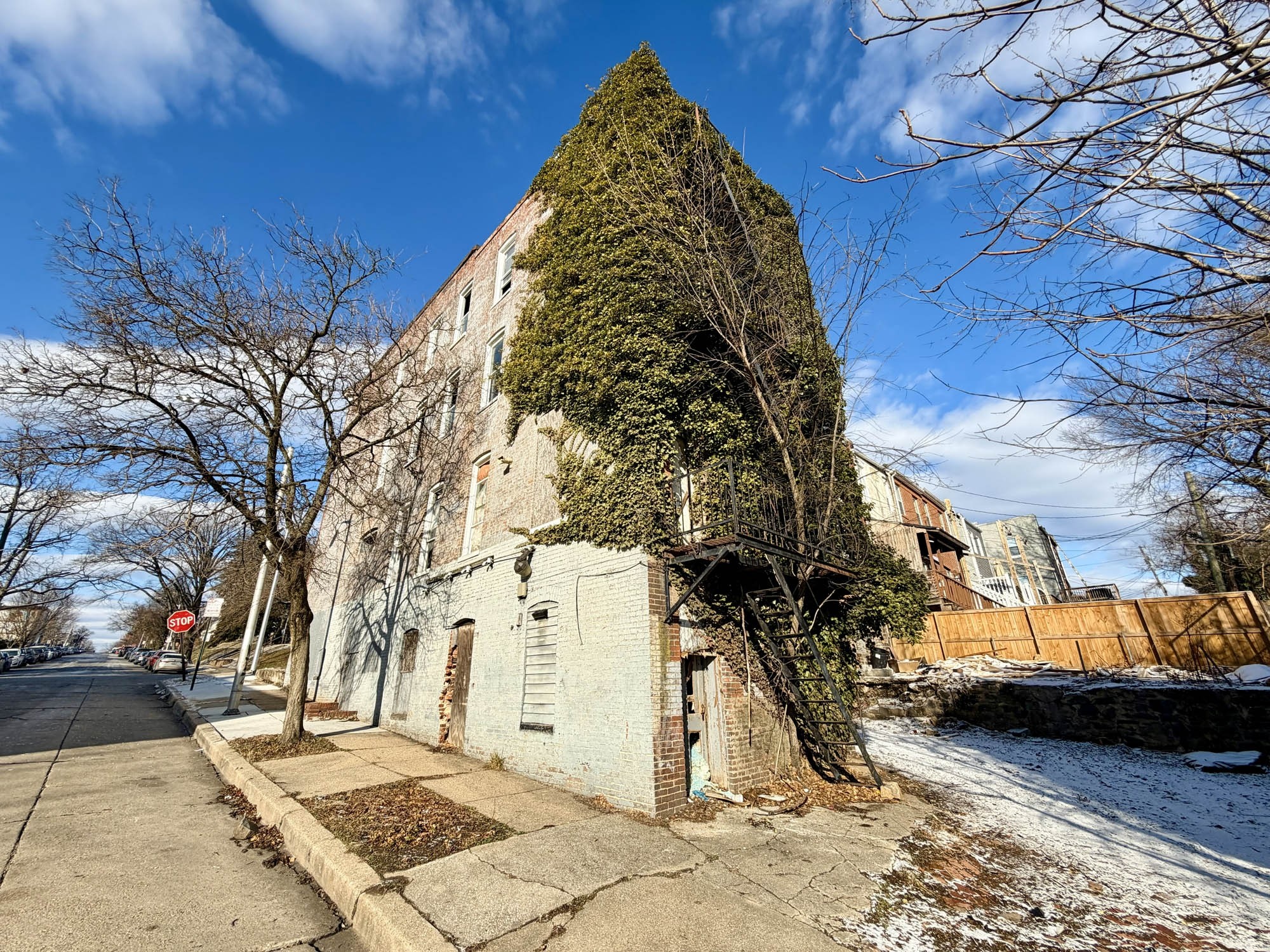 2001 Dukeland Street